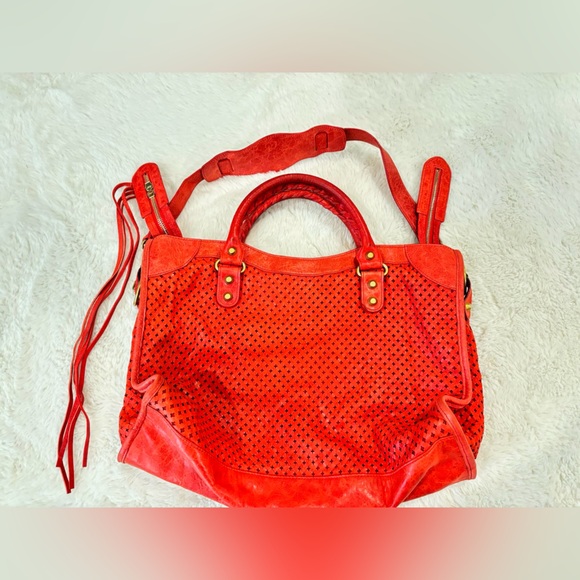 BALENCIAGA 
Agneau Laser Cut Cross Classic Gold Hardware City Tomate - Picture 3 of 13